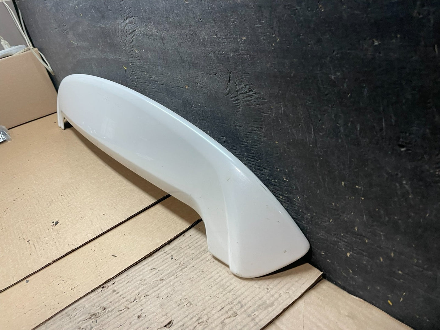 2011 to 2015 Kia Sorento Rear Spoiler Wing Brake Light V6924 DG1