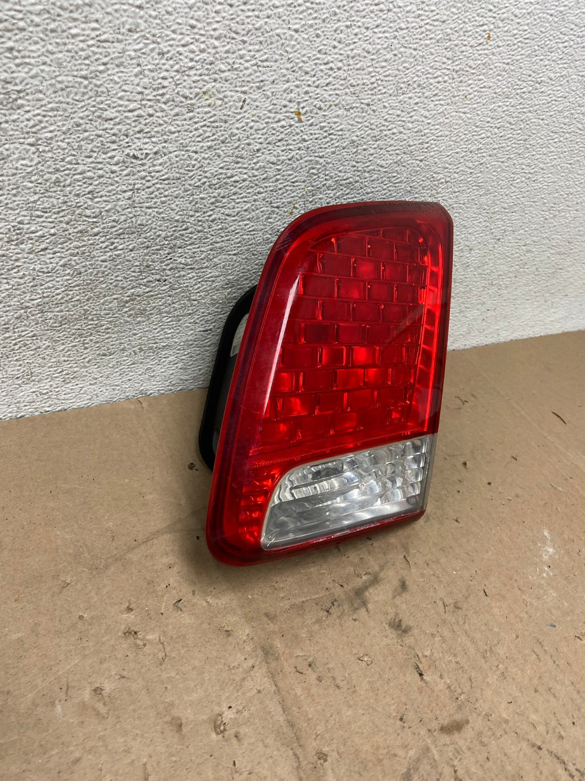 2011 2012 2013 Kia Sorento Right Passenger Inner Tail Light AG4916 LK2
