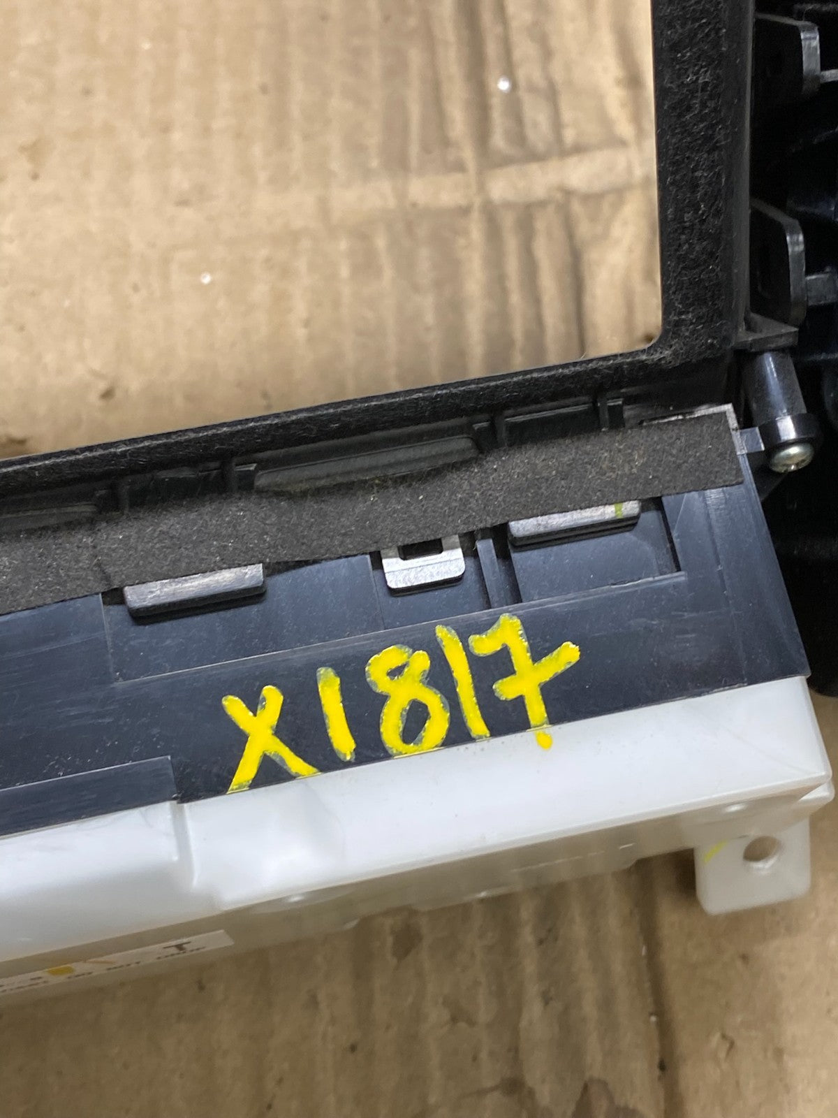 2010 - 2012 Infiniti G35 G37 Radio Player Screen Panel Bezel X1817 DG6