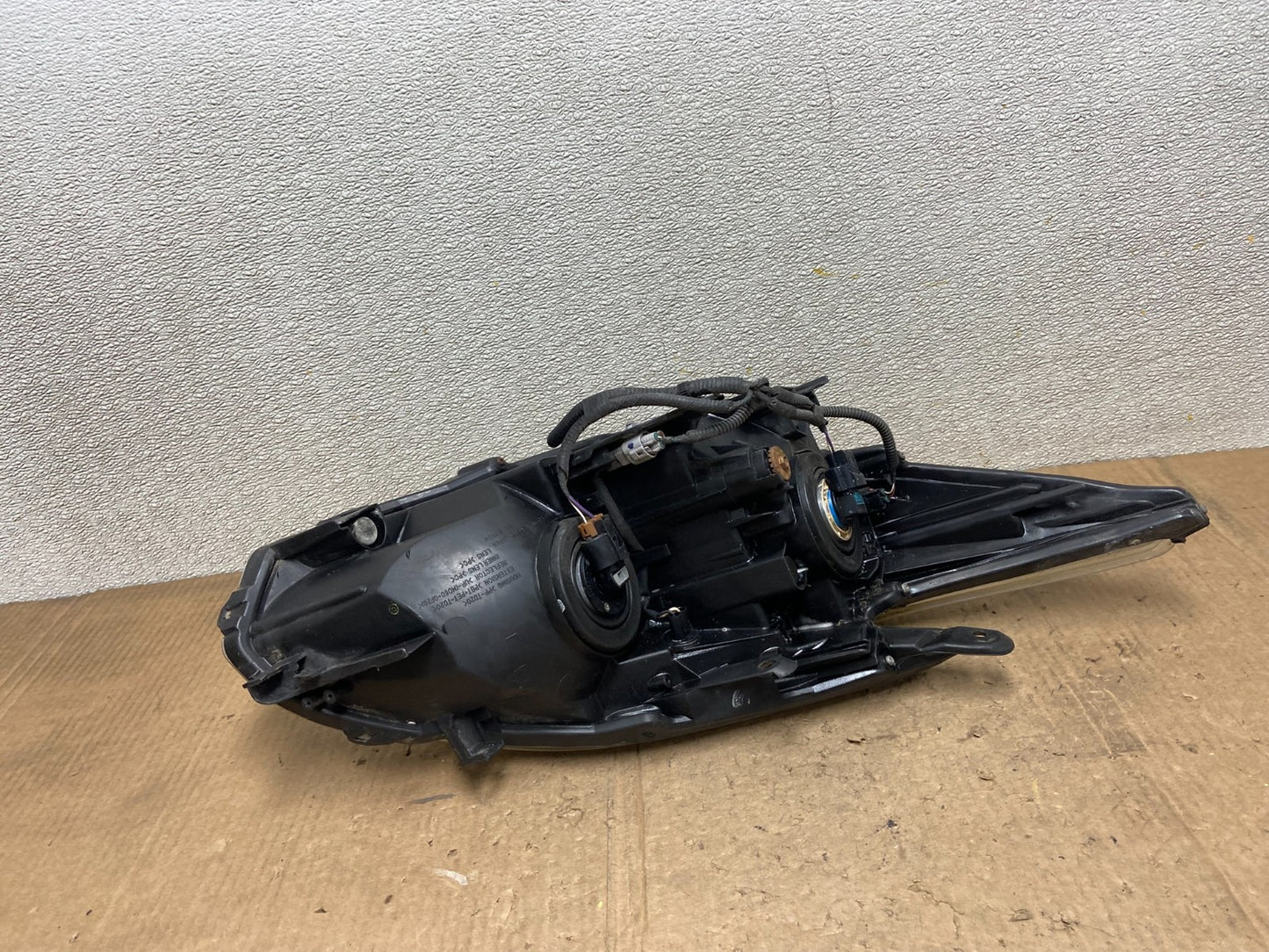 2010 - 2011 Toyota Prius Left Driver LH Blue Halogen Headlight Oem AA6917 DW5