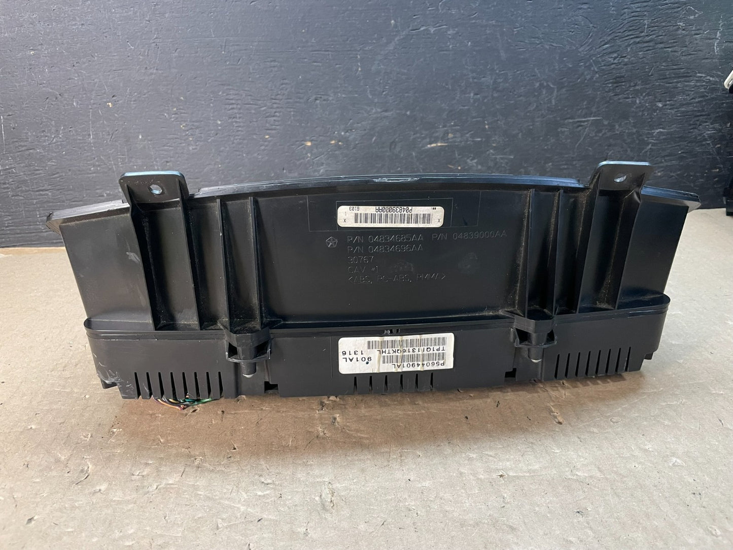 2006 Dodge Durango Speedometer Instrument Cluster Gauge AE3377 DG7