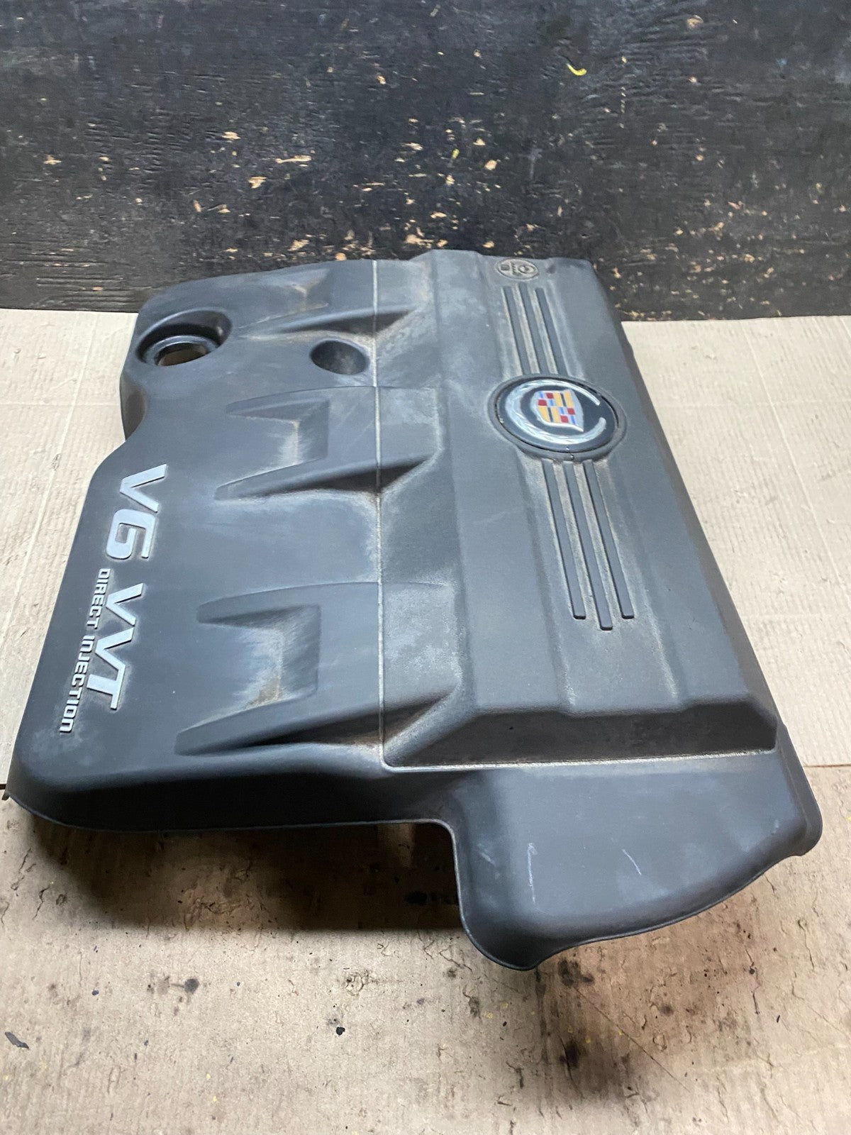 2010 to 2012 Cadillac SRX 3.6L Plastic Engine Cover Shield X2922 DG2