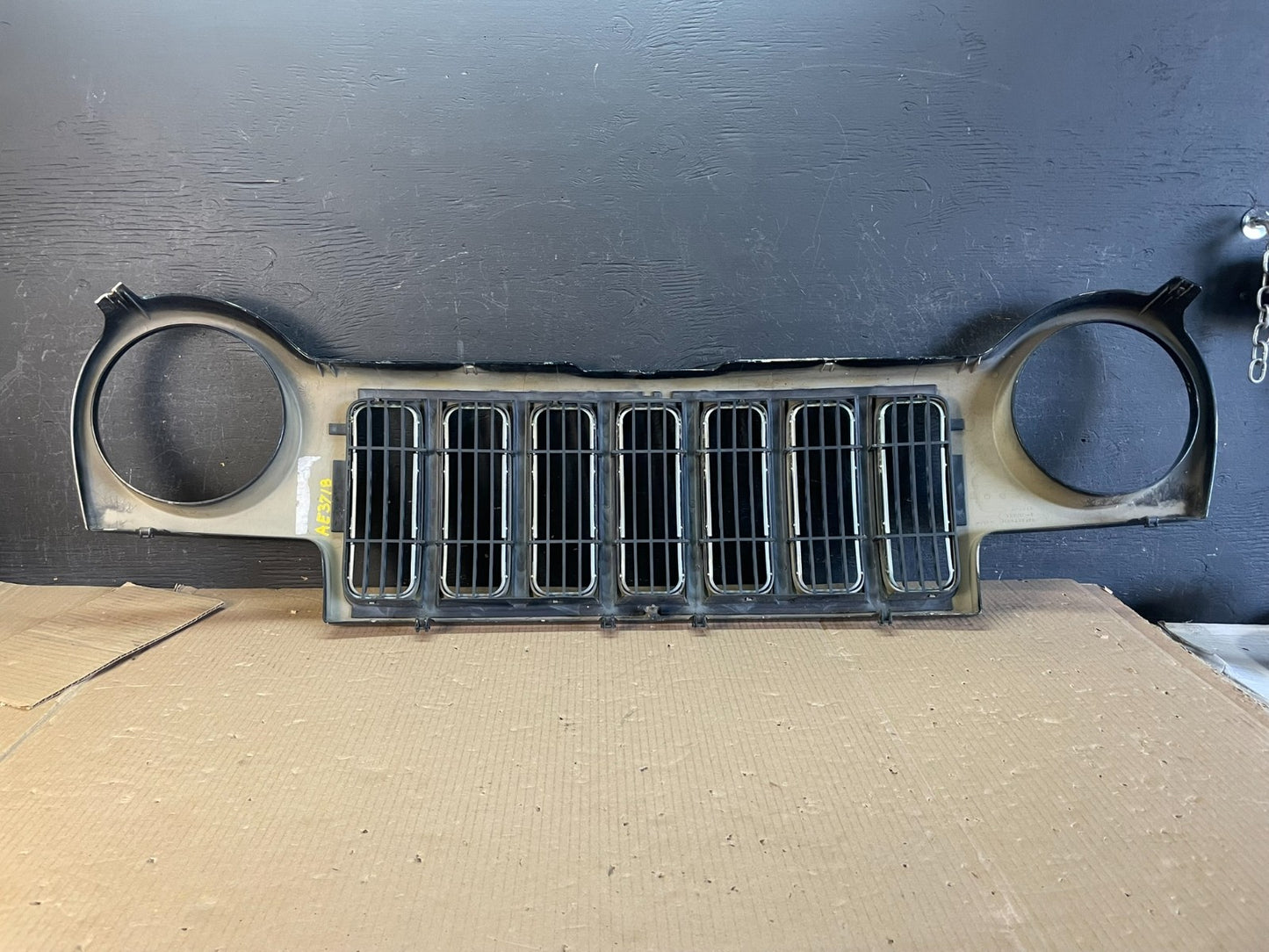 2002 2003 2004 Jeep Liberty Grill Grille Plastic f8756 DG5