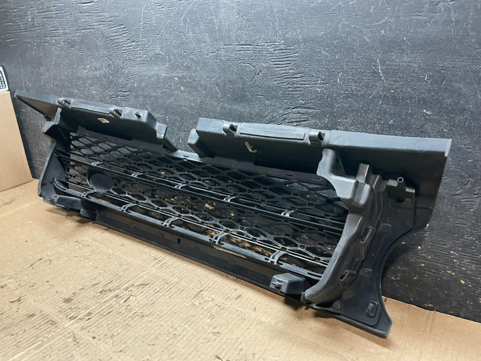 2010 to 2013 Land Rover Discovery  Front Upper Grill Grille X9824 DG7