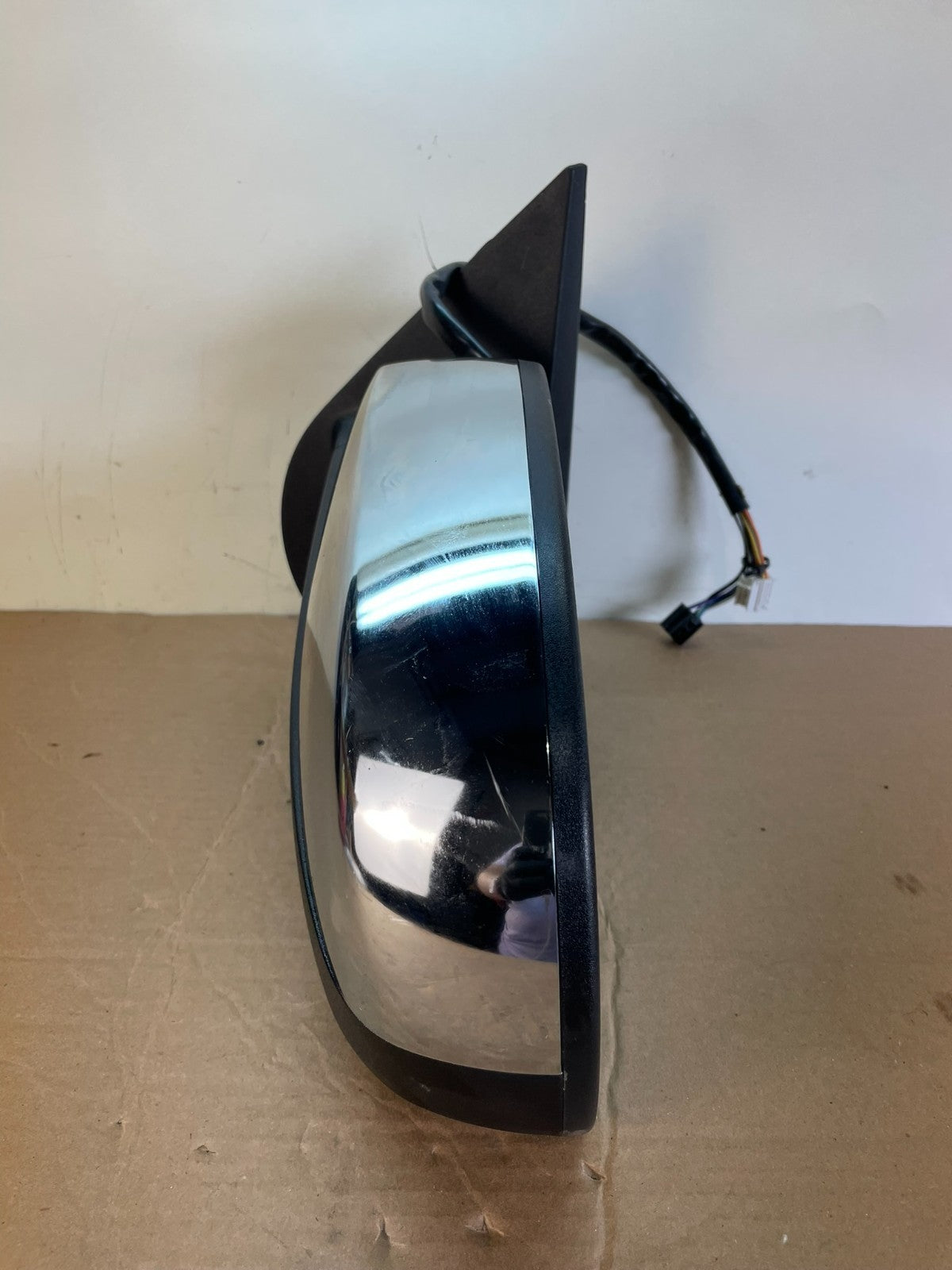 2007 to 2013 Chevrolet Tahoe Silverado Suburban Left Driver Mirror AG7865 DW8