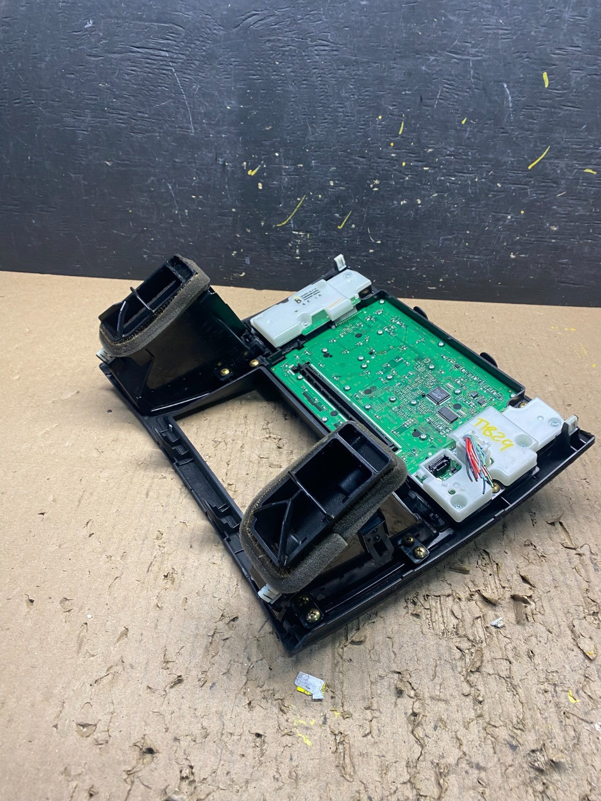 2006 to 2008 Infiniti FX35 Front Radio A/C Heater Switch Control Panel T1829 DG3
