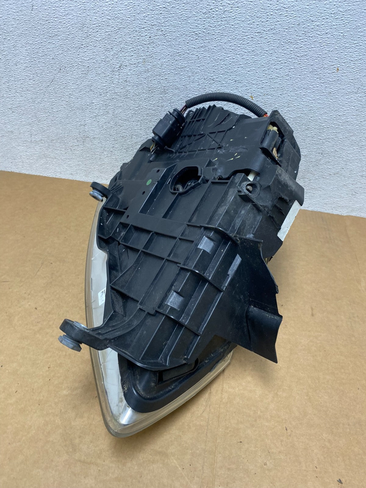 2004 to 2007 Volkswagen Touareg Left Driver Halogen Headlight AE2938 DW9