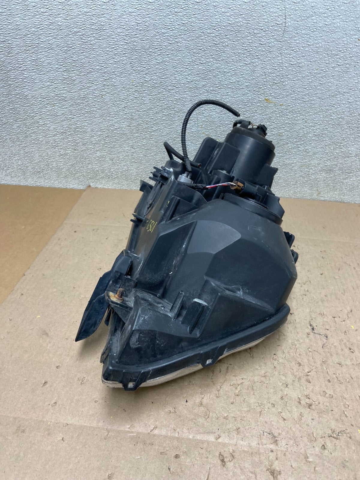 2006 to 2013 Suzuki Grand Vitara Left Driver LH Side Headlight Z6501 DW7