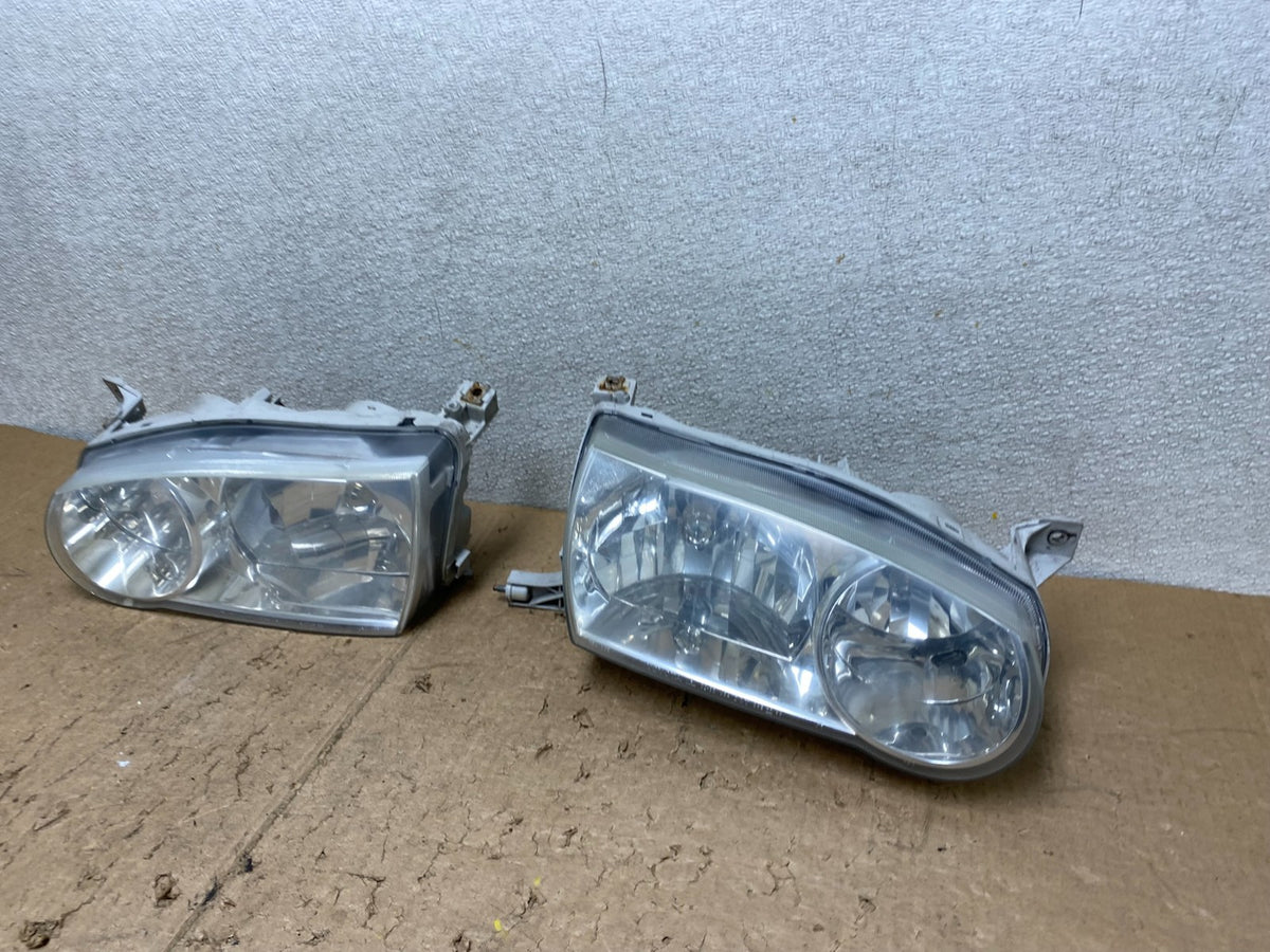 2001-2002 Toyota Corolla Left+Right Side Halogen Headlights V3834 DW1
