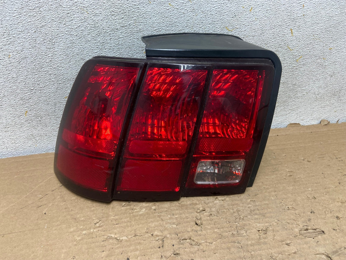 1999 - 2004 Ford Mustang Left Driver Lh Side Tail Light AH9196 LK0