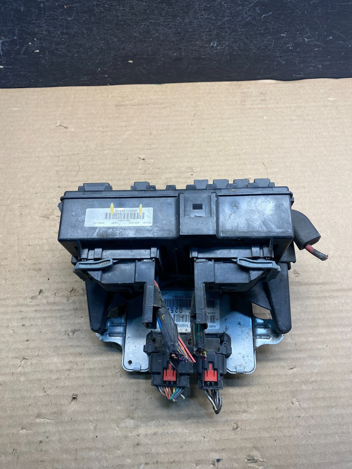 2007 Jeep Grand Cherokee Body Control Module BCM Power Fuse Box AE0107 DG0