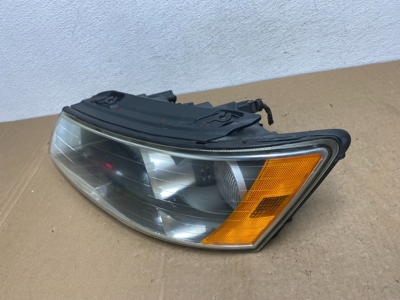 2006 to 2008 Hyundai Sonata Left Driver LH Side Headlight Halogen AC5856 DW1