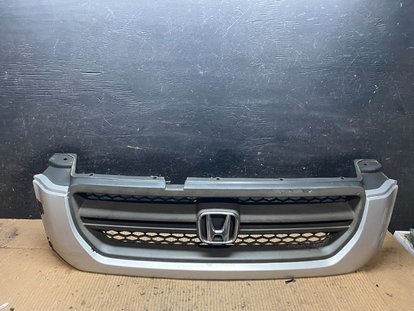 2003 2004 2005 Honda Pilot Front Upper Grill Grille Aftermarket T9696 DG0