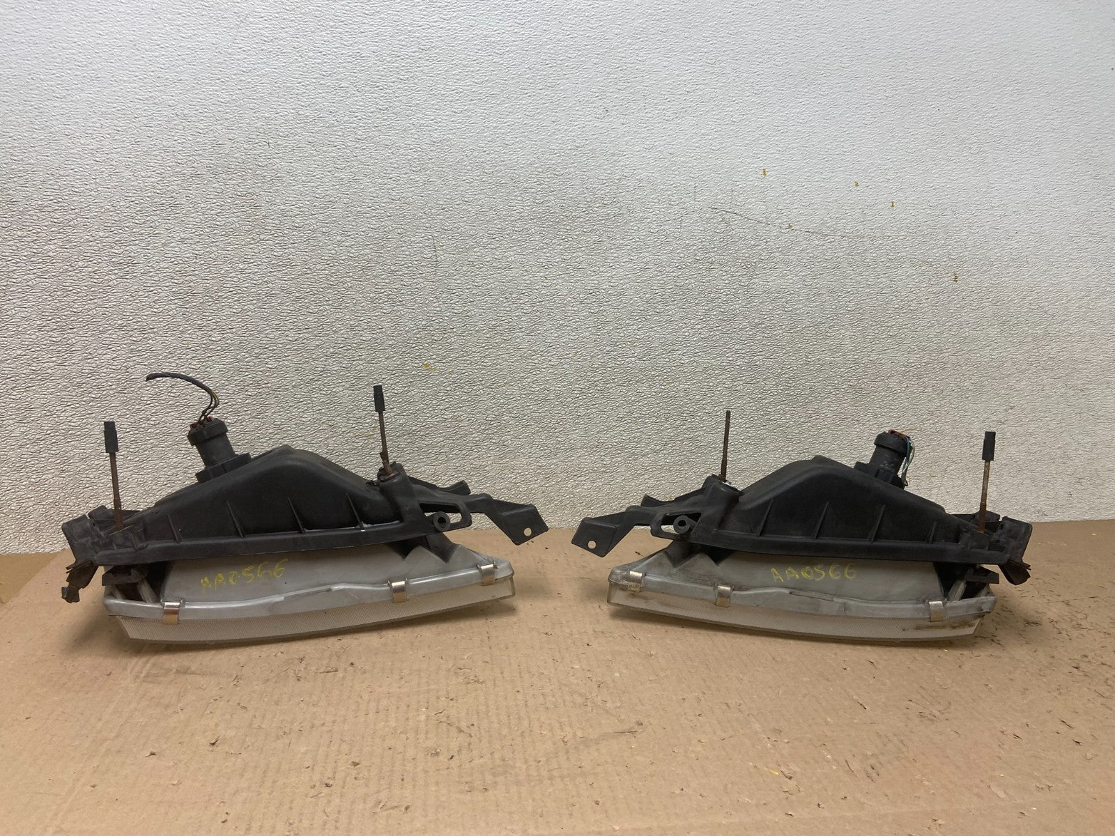 1997 - 1999 Nissan Maxima Left+Right Side Headlights Halogen OEM AA0566 DW7