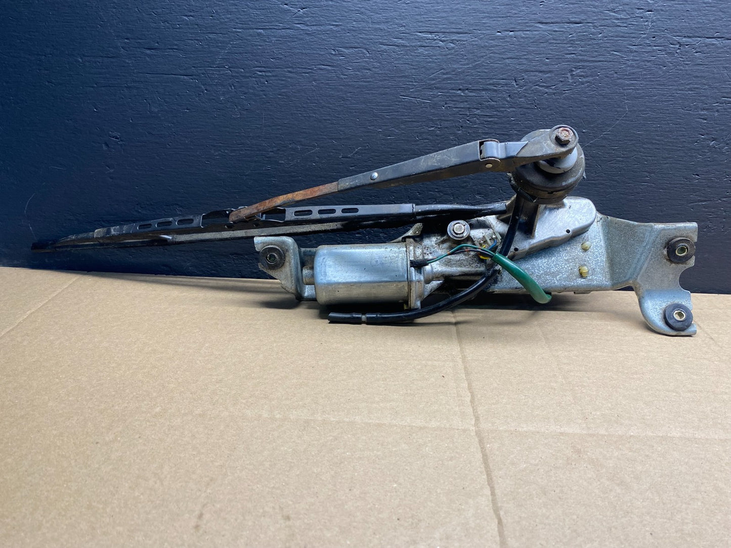 2000 to 2004 Subaru Legacy Wagon Rear  Windshield Wiper Motor AB41930