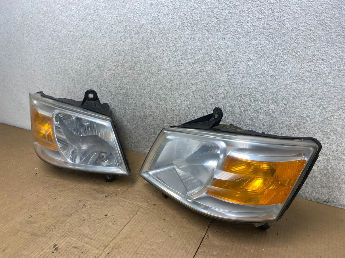 2008 to 2010 Dodge Caravan Left+Right Set Side Halogen Headlights AI8161 DW1