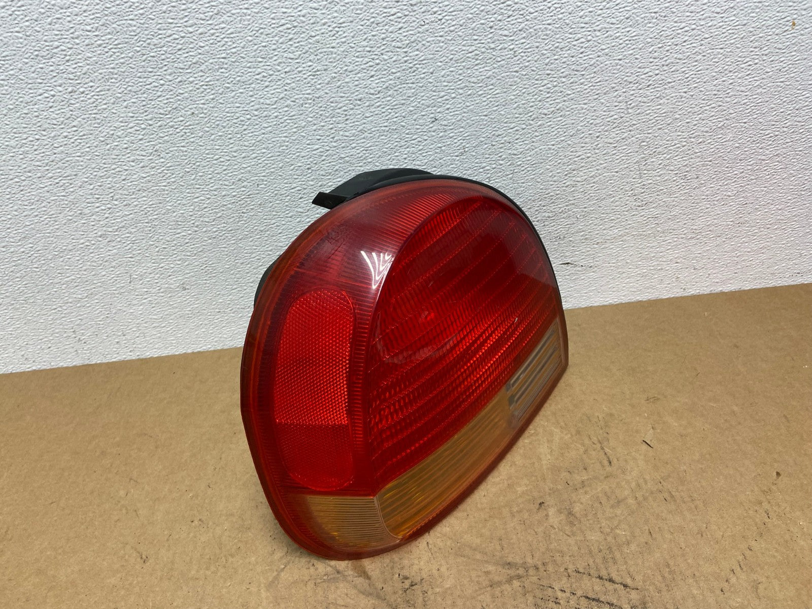 1999 2000 2001 Hyundai Sonata Left Driver Side Tail Light AC2978 LK2