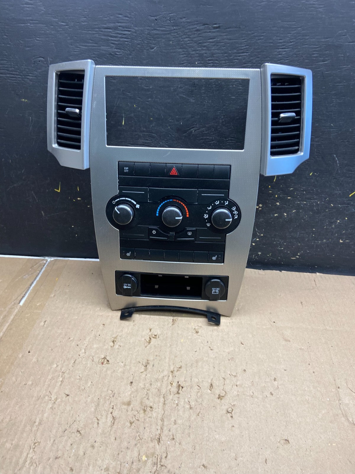 2008 2009 2010 Jeep Commander Grand Cherokee A/C Climate Control Bezel AB5403 DG0