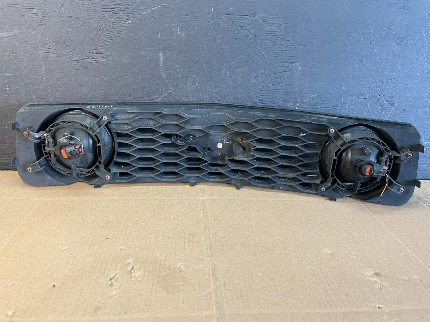 2005 - 2009 Ford Mustang Front Upper Grille Grill OEM ac2197 DG3