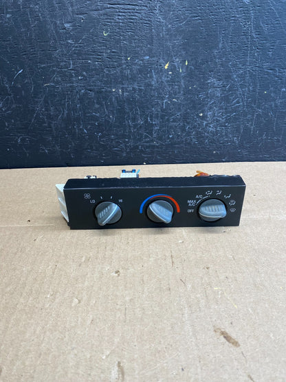 2001 - 2007 GMC Chevrolet Express 1500 Climate Control A/C ac6258 DG0