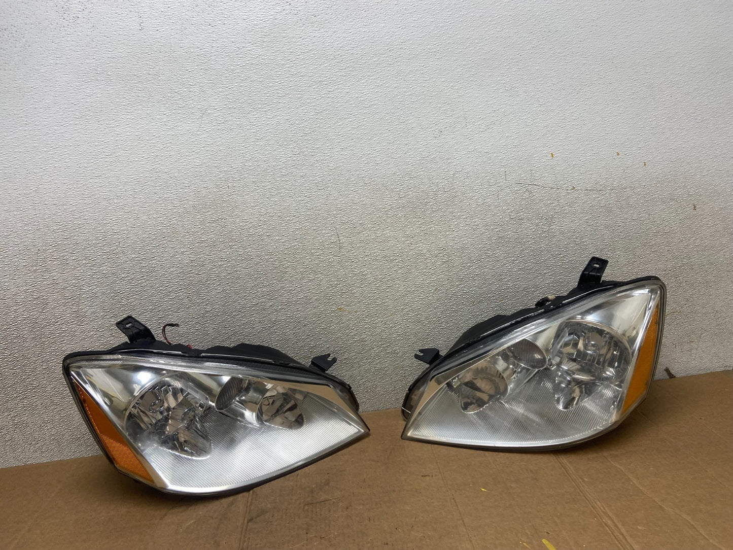 2002 to 2004 Nissan Altima Left+Right Side Set Halogen Headlights OEM AA1318 DW0