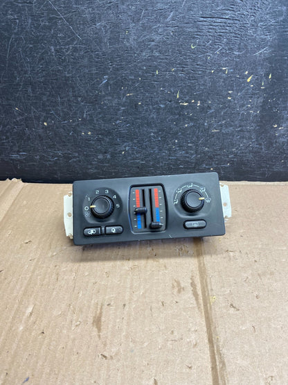 2003-2009 GMC Chevrolet Envoy Trailblazer Climate Control A/C Panel ai2717 DG0