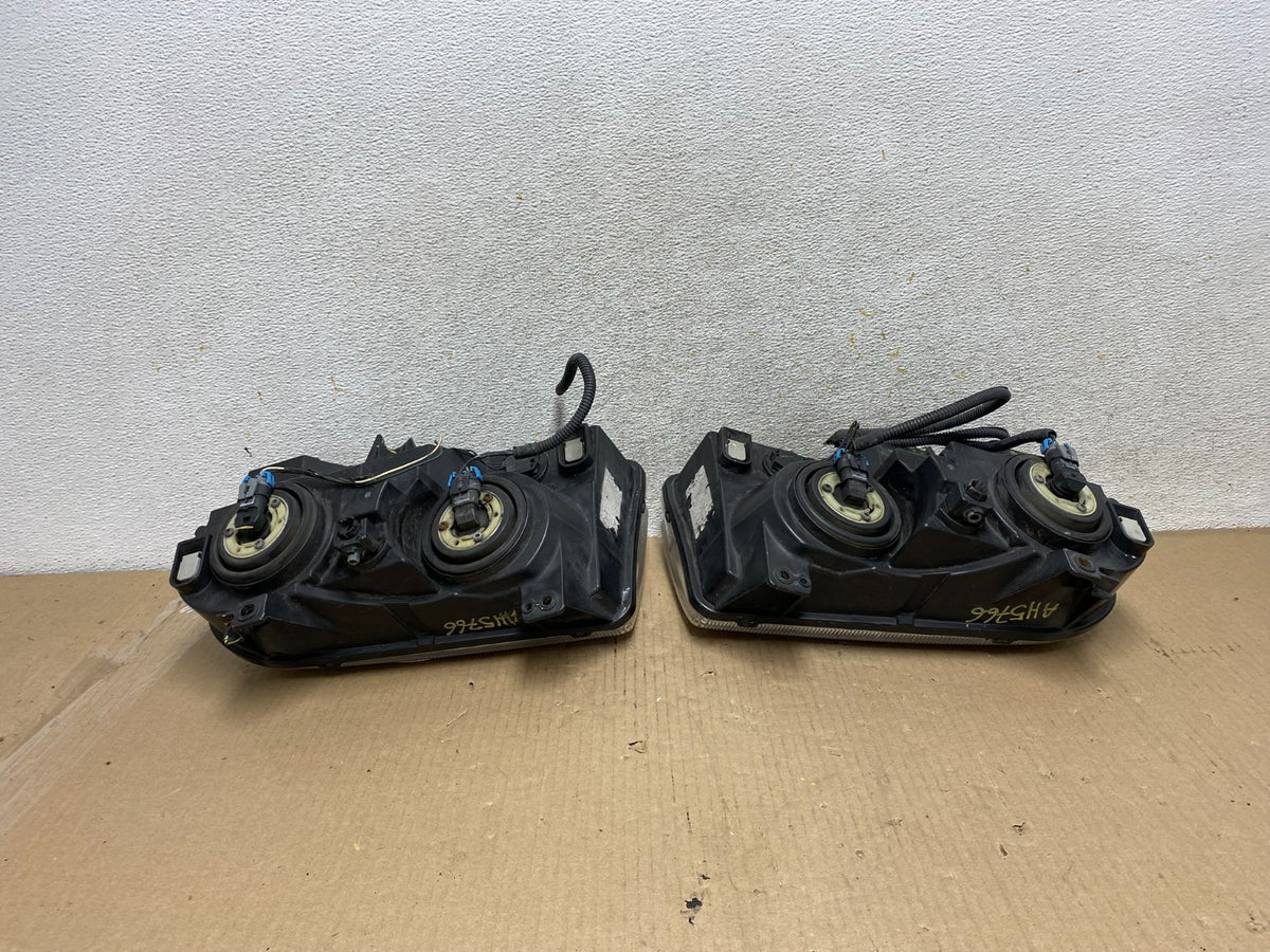 2005 2006 2007 Chrysler 300 Left+Right Halogen Headlights AH5766 DW8