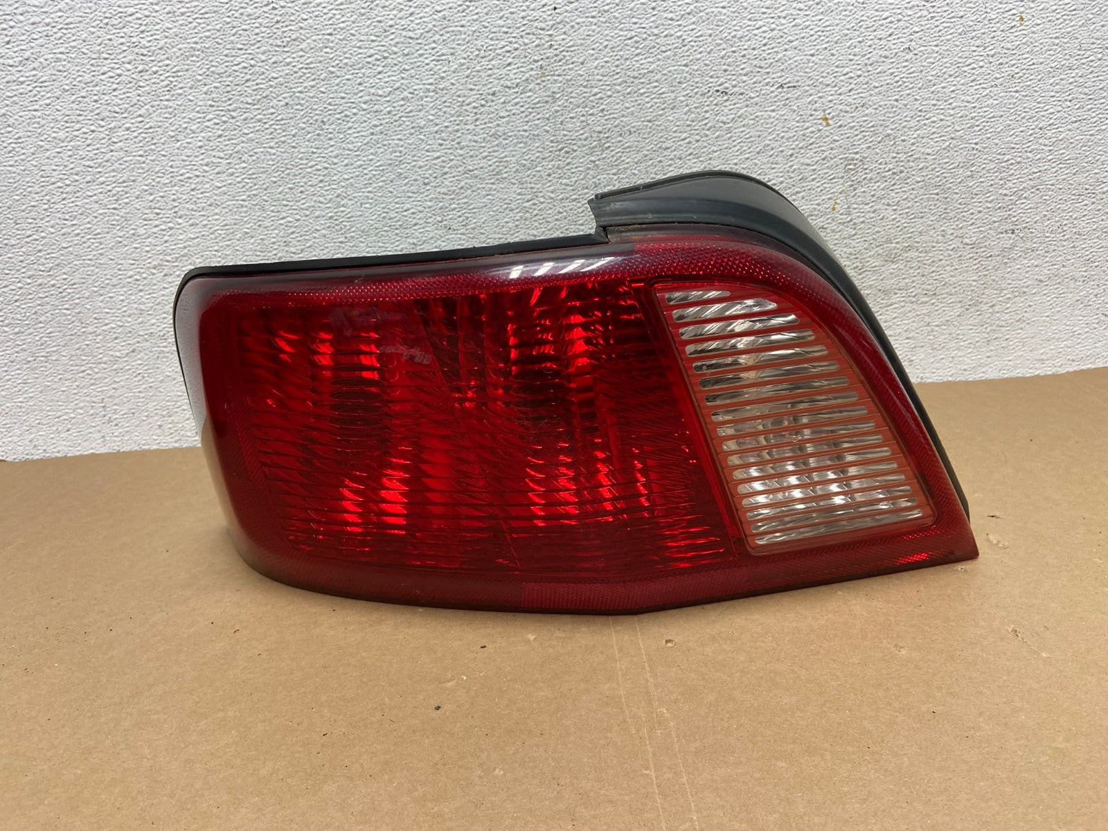 2002 to 2003 Mitsubishi Galant Left Driver LH Side Tail Light AD7847 LK0