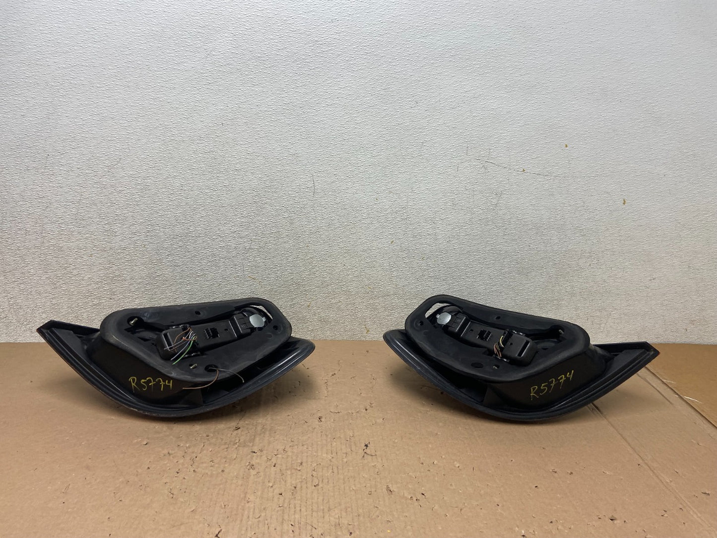2002 to 2005 Mercedes C C230 Kompressor Coupe Left+Right Set Tail Light R5774 DG7
