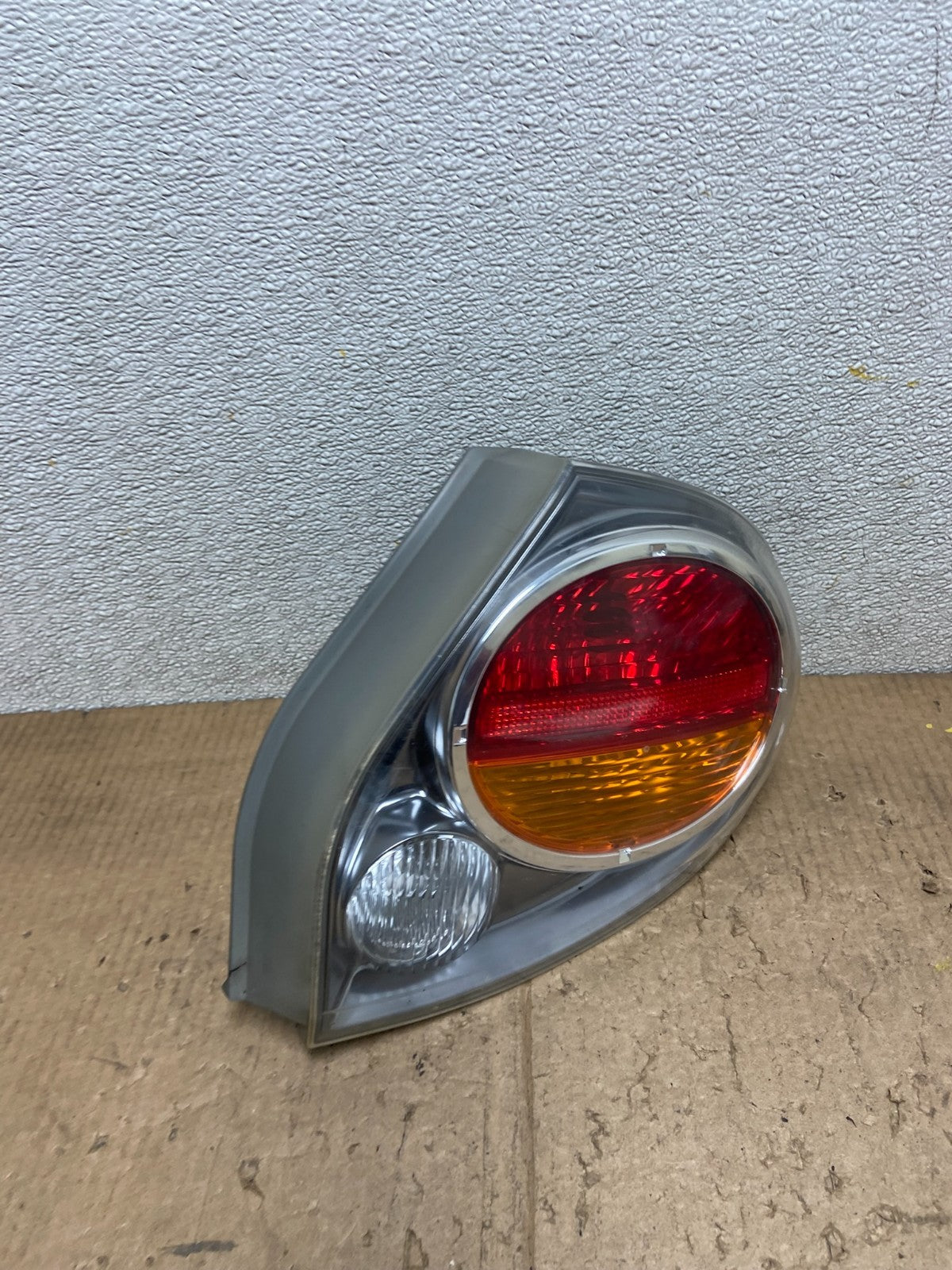 2002 2003 Nissan Maxima Right Passenger RH Side Tail Light AA7128 DW2