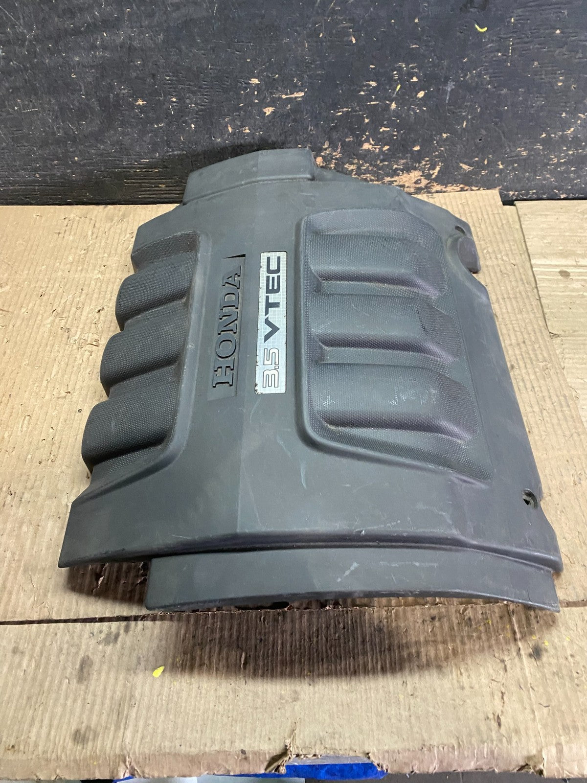 2005 to 2007 Honda Odyssey Black Engine Cover OEM w9850 DG3