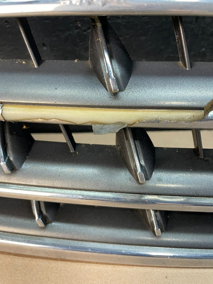 2003 2004 Toyota Avalon Front Upper Grill Grille AD8361 DG3