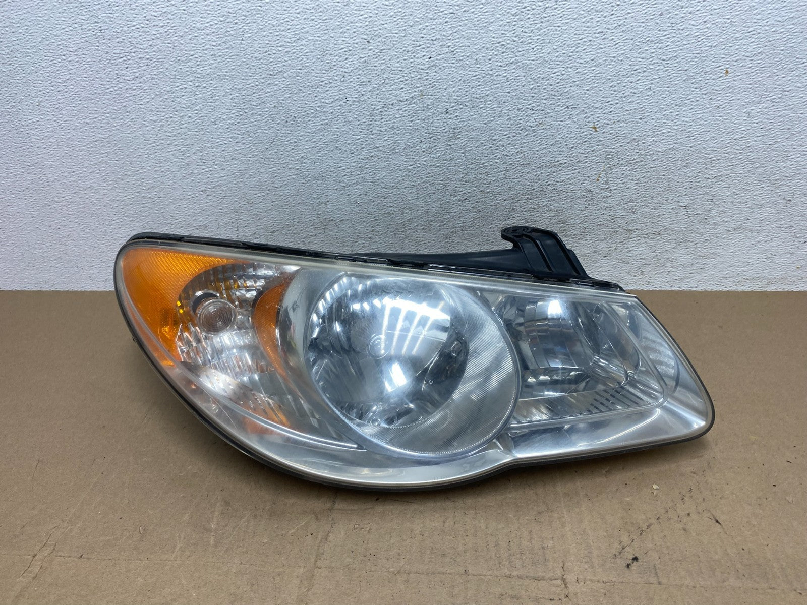 2007 2008 2009 2010 Hyundai Elantra Right Passenger Side Headlight AE6740 DW0
