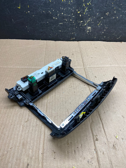 2007 to 2008 Kia Sorento Center Radio Climate Control Clock Trim AA4834 DG3