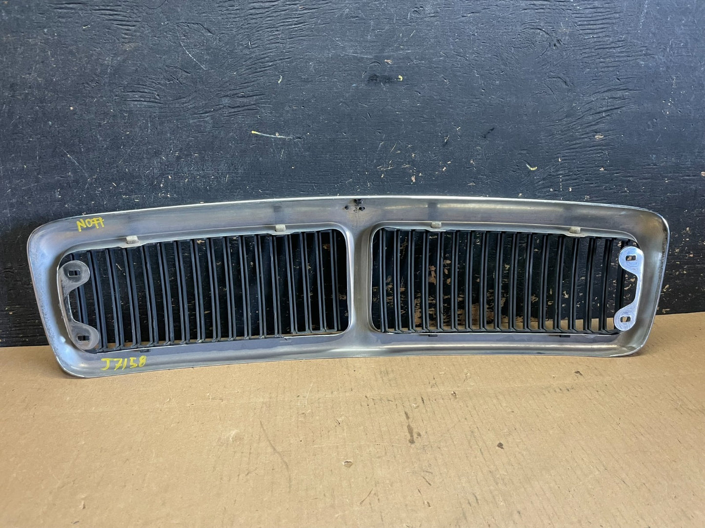 1998 to 2003 Jaguar XJ8 Front Upper Grill Grille OEM AA2257 DG3
