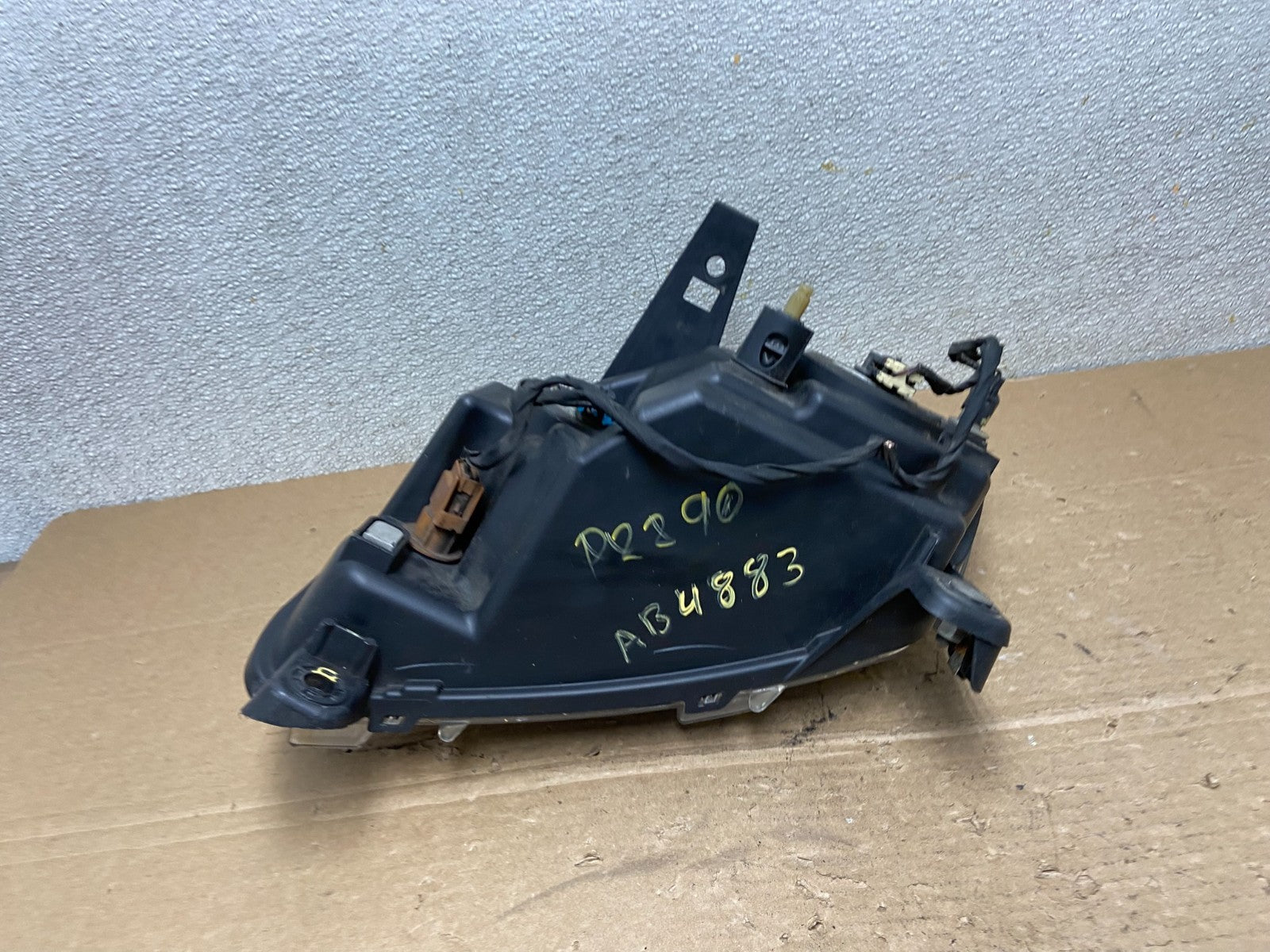 2011-2013 Jeep Grand Cherokee Right Passenger Halogen Headlight AB4883 DW7