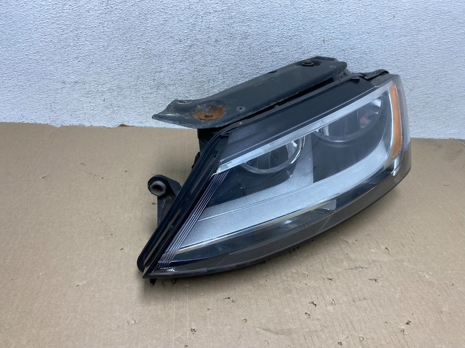 2011 to 2014 Volkswagen Jetta Left Driver LH Headlight Halogen AG6893 DW2