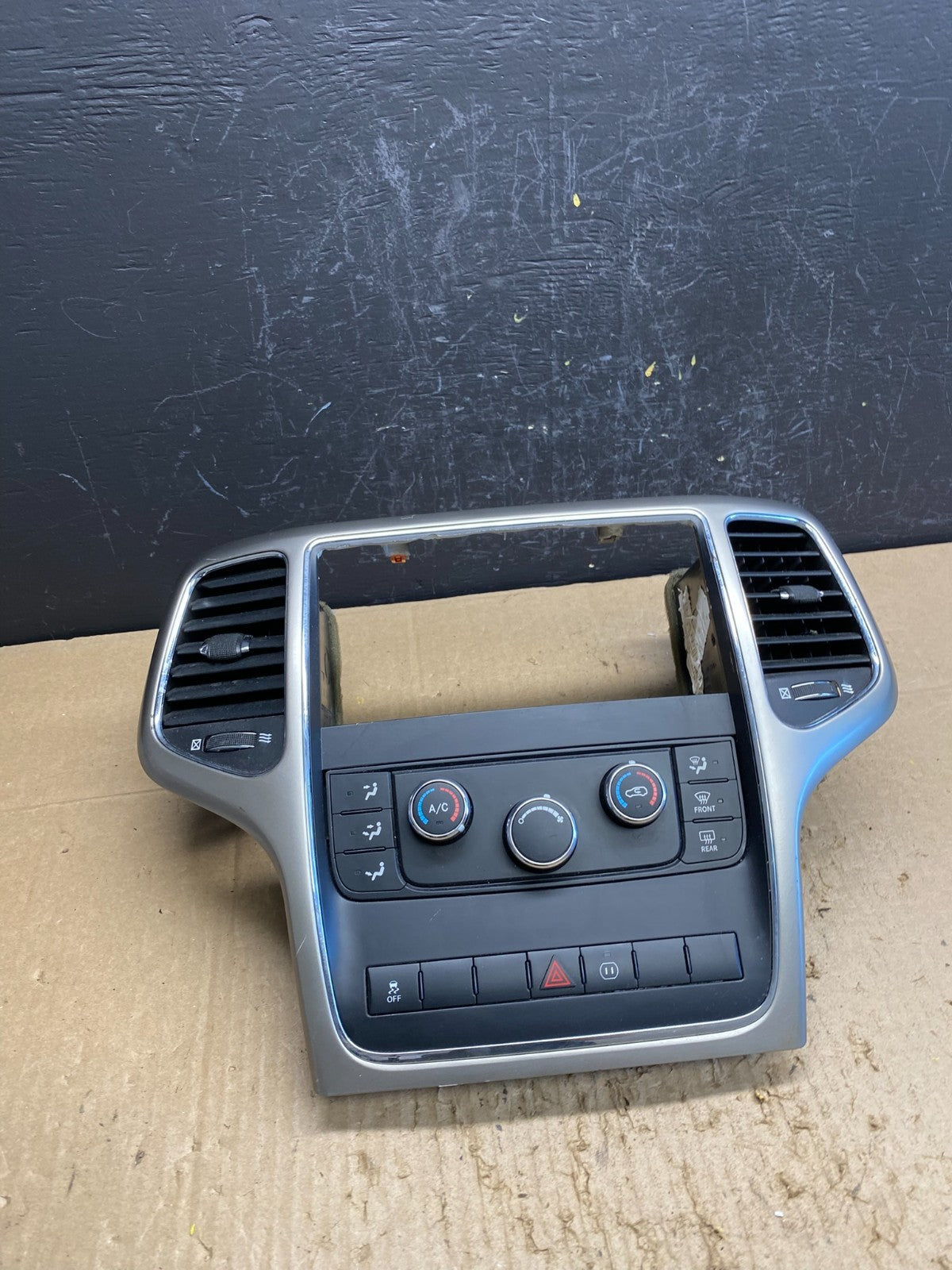 2011-2013 Jeep Grand Cherokee Center Radio Climate Control Bezel Vent ac4719 DG0