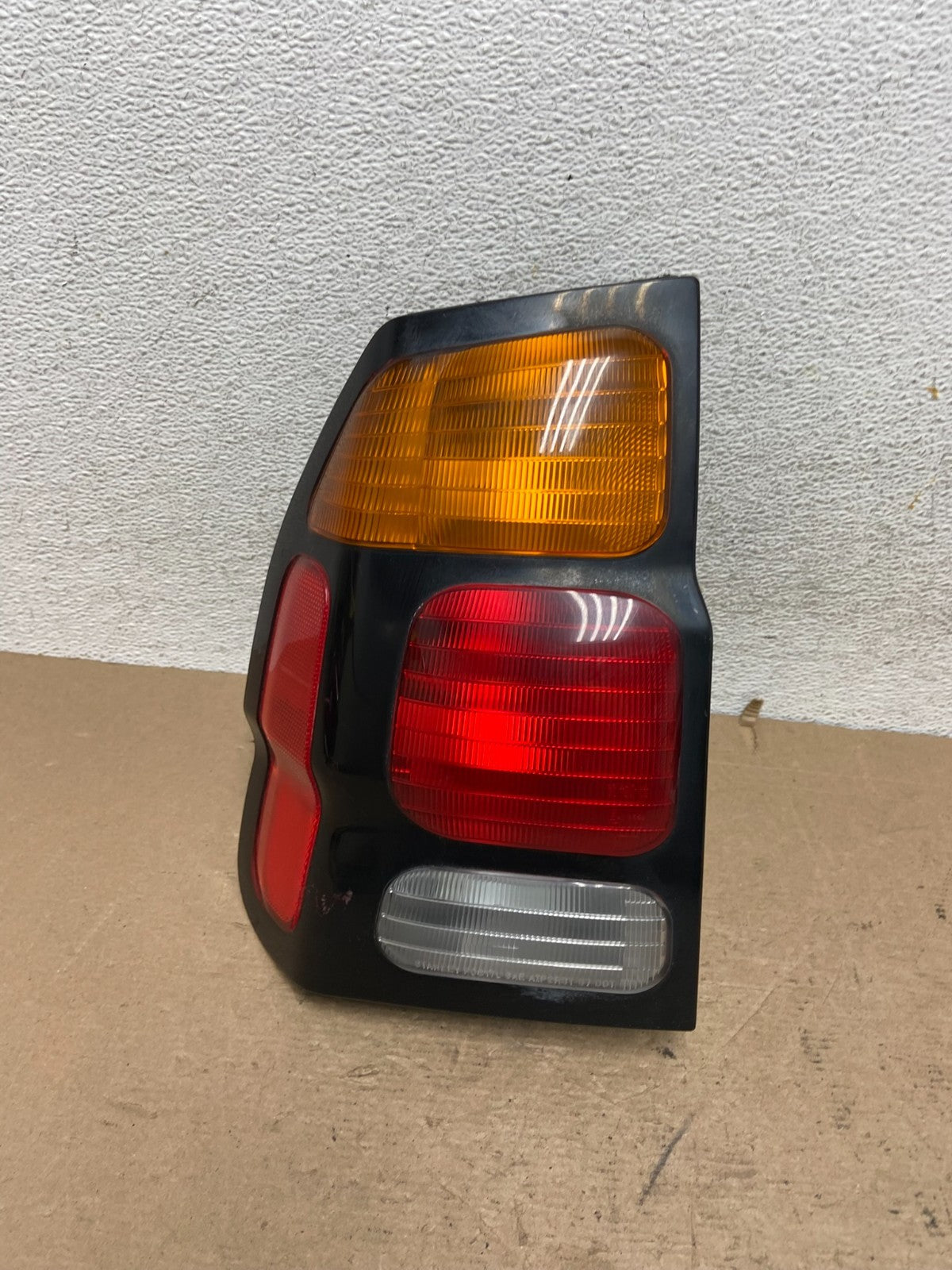 2000-2004 Mitsubishi Montero Sport Left Driver Lh Tail Light af5048 DG0