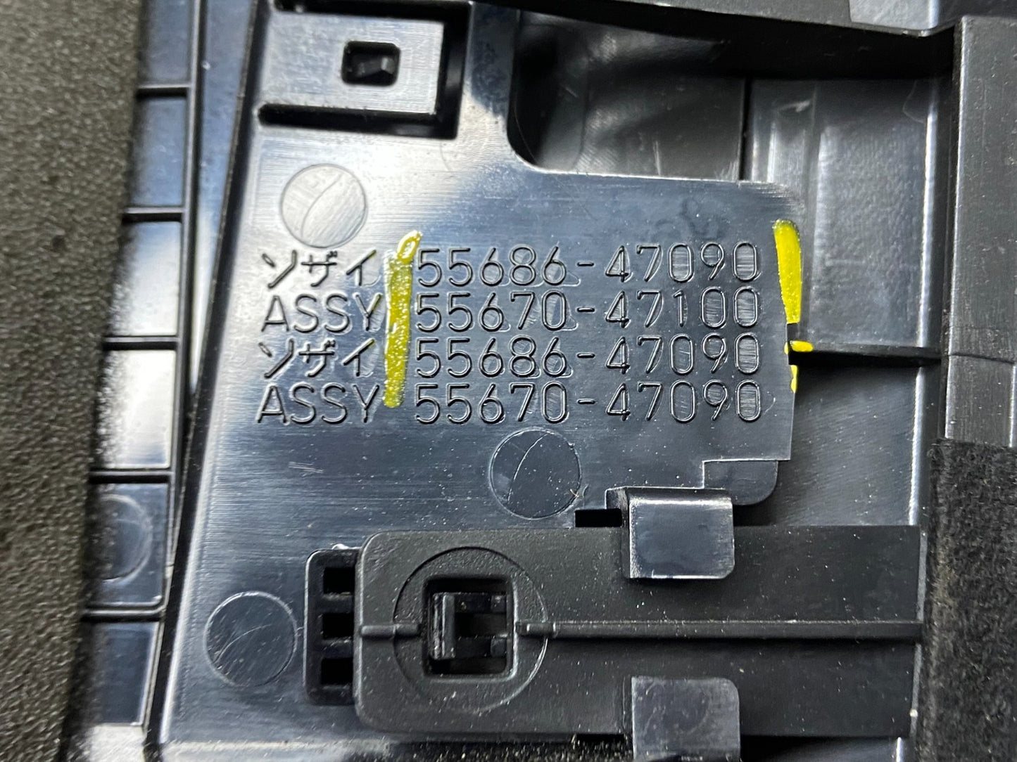 2012 2013 2014 Toyota Prius V Center Dash A/C Air Vents With Trim t4347 DG5