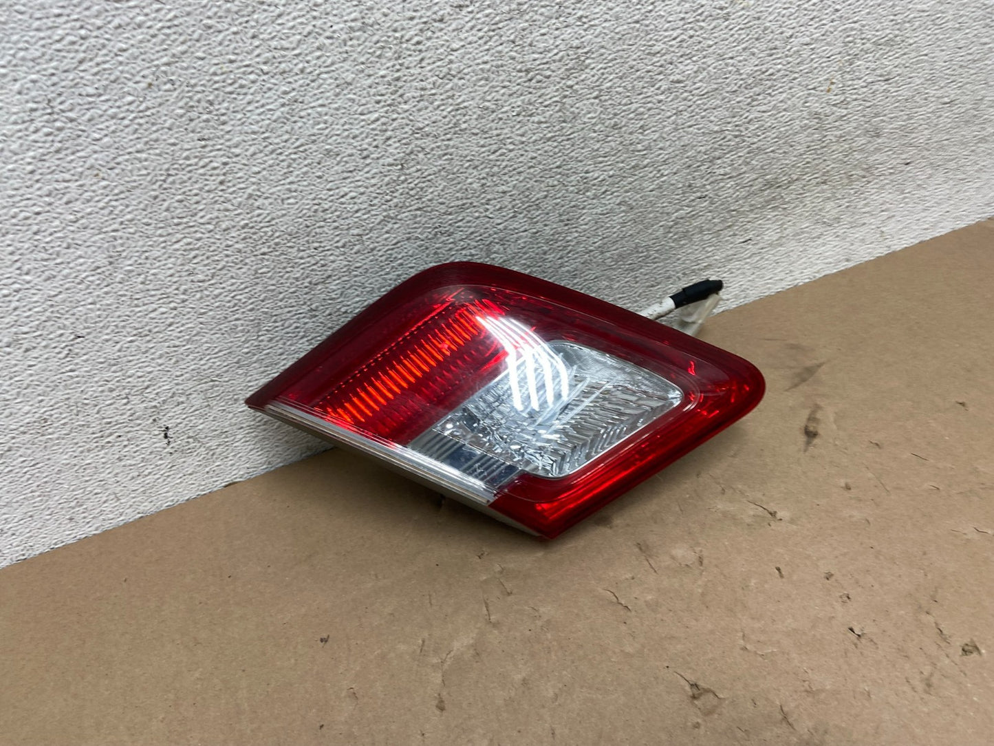 2010 - 2011 Toyota Camry Left Driver LH Side Inner Tail Light AG5812 DW2