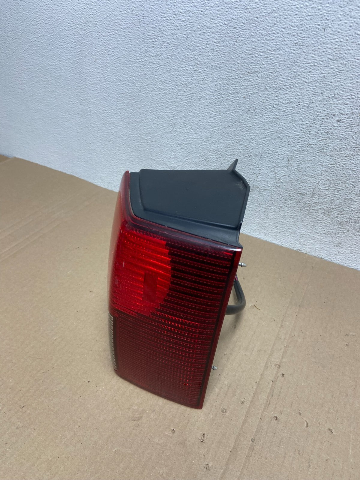 2006-2011 Mitsubishi Endeavor Right Passenger RH Side Tail Light AE9449 LK1