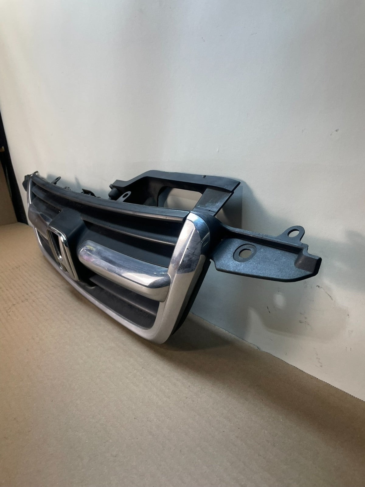 2002 to 2004 Honda CR-V CRV Front Upper Grille Grill Chrome AF8479 DG1