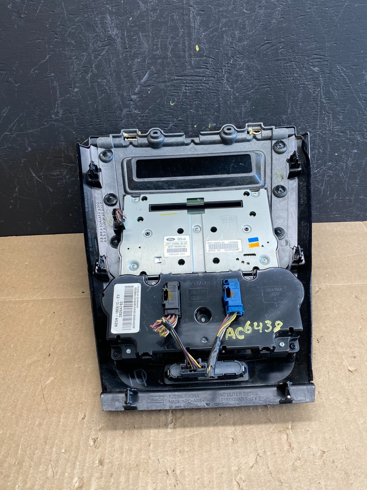 2010 to 2012 Ford Fusion Radio Climate Control A/C Panel Bezel AC6438 DG4