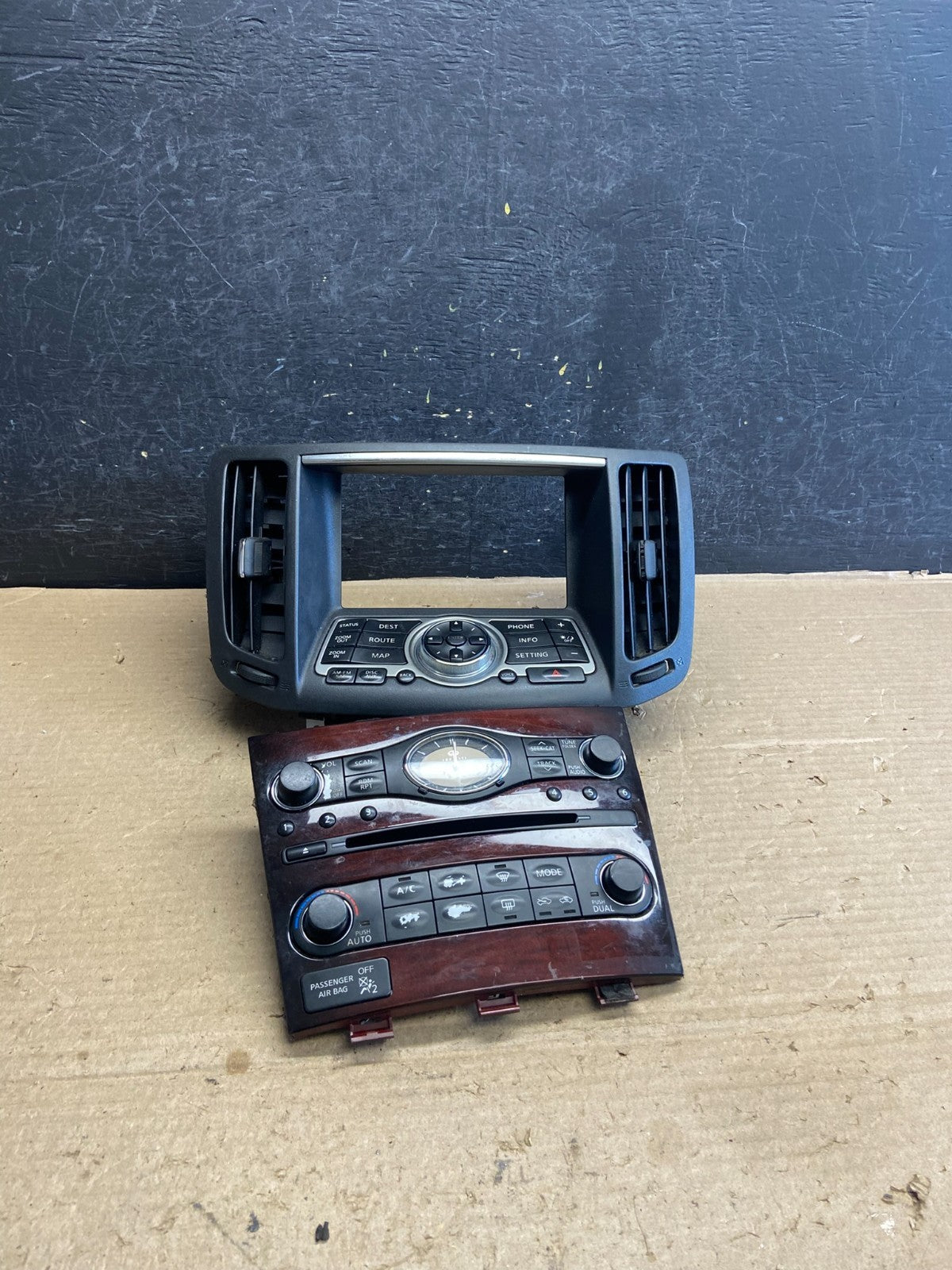 2010 to 2013 Infiniti G37 Radio Player Climate Control Panel Bezel AH5136 DG0