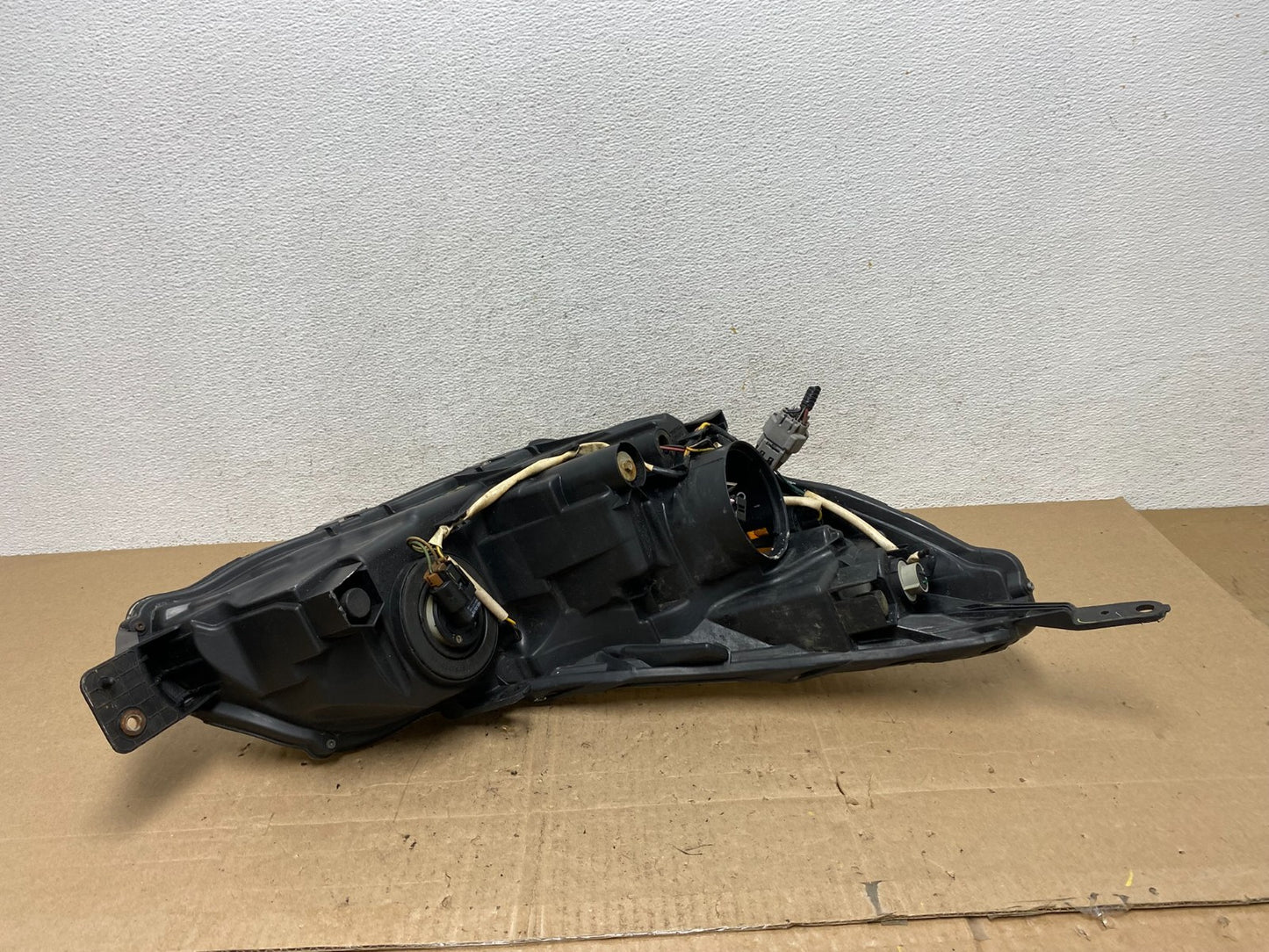 2010 2011 2012 Subaru Legacy Outback Left Driver Halogen Headlight AE6136 DW5