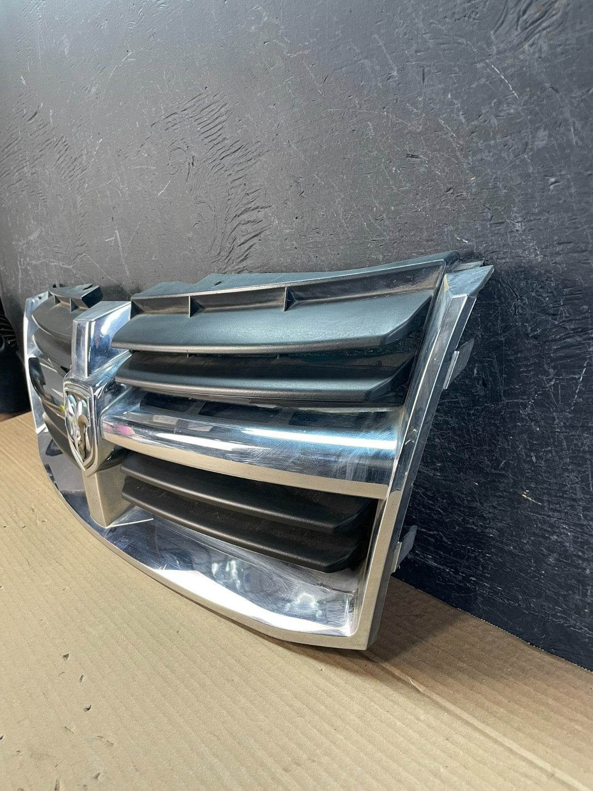 2008-2010 Dodge Grand Caravan Front Grill Grille 05113126aa AE9939 DG1