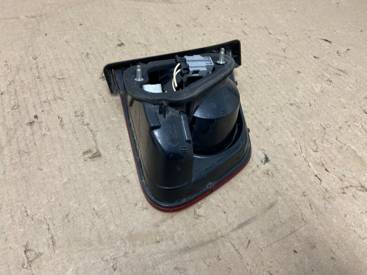 2009-2011 Volkswagen Tiguan Right Passenger Side Inner Tail Light AH6947 LK4