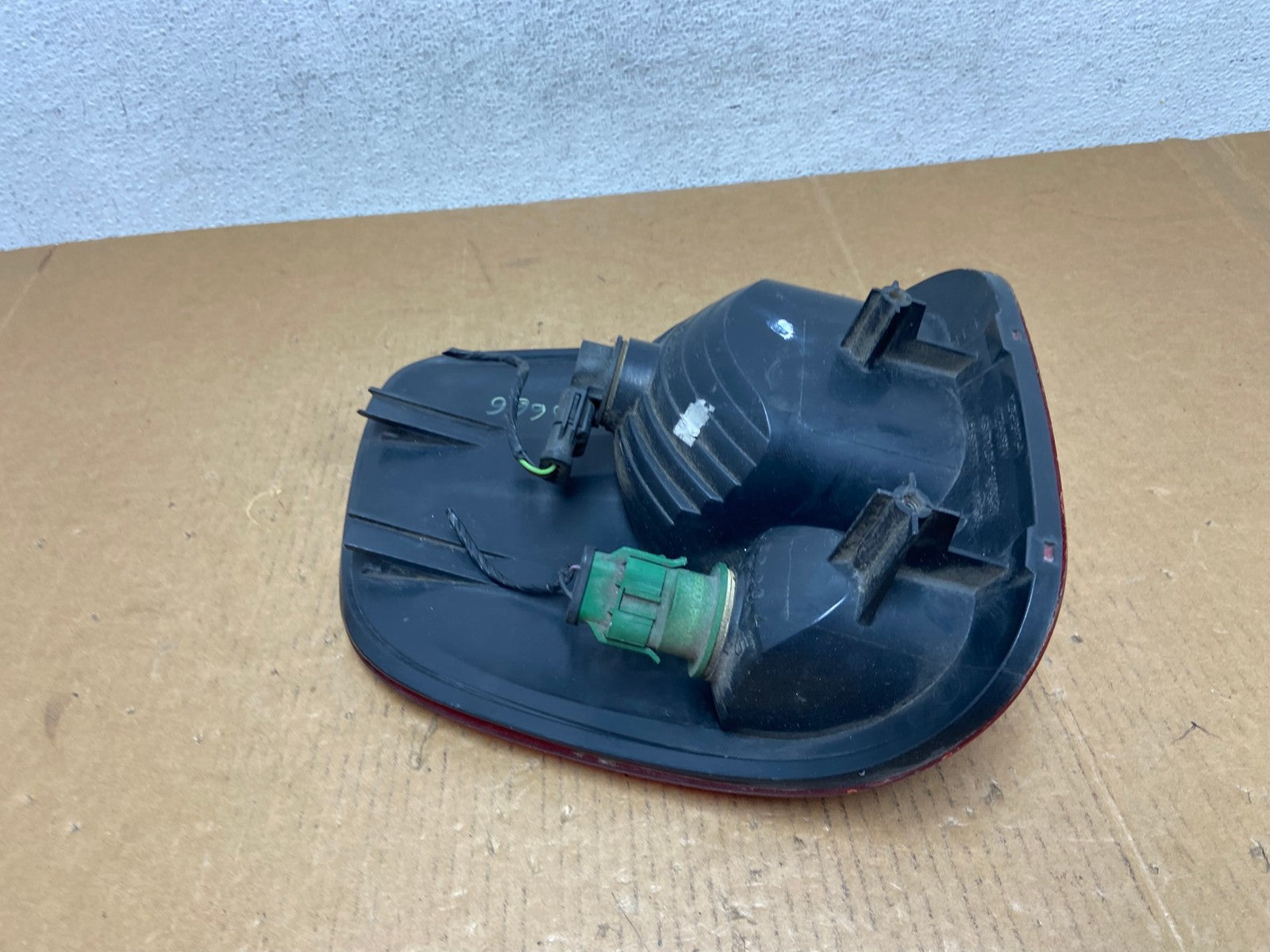 1997 to 1999 Ford F150 F-150 Left Driver LH Side Tail Light AE0666 LK4
