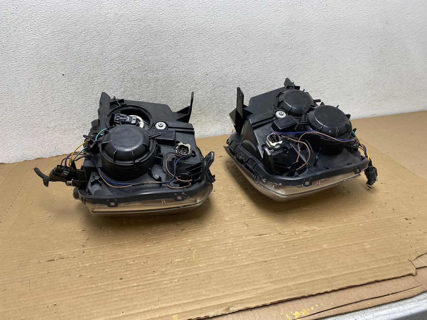 2010 to 2015 GMC Terrain Halogen Left+Right Side Headlights AG8271 DW9